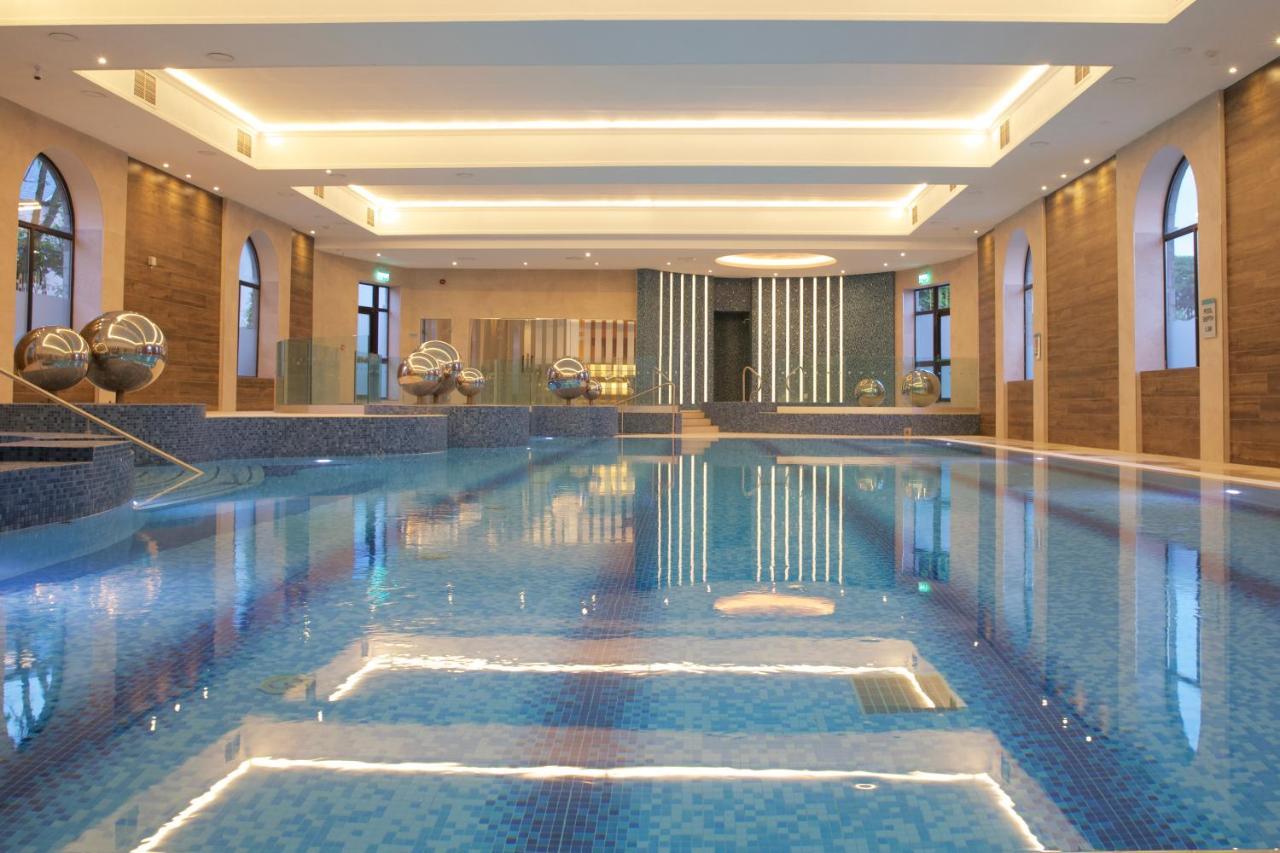 Castlecourt Hotel, Spa & Leisure Уестпорт Екстериор снимка