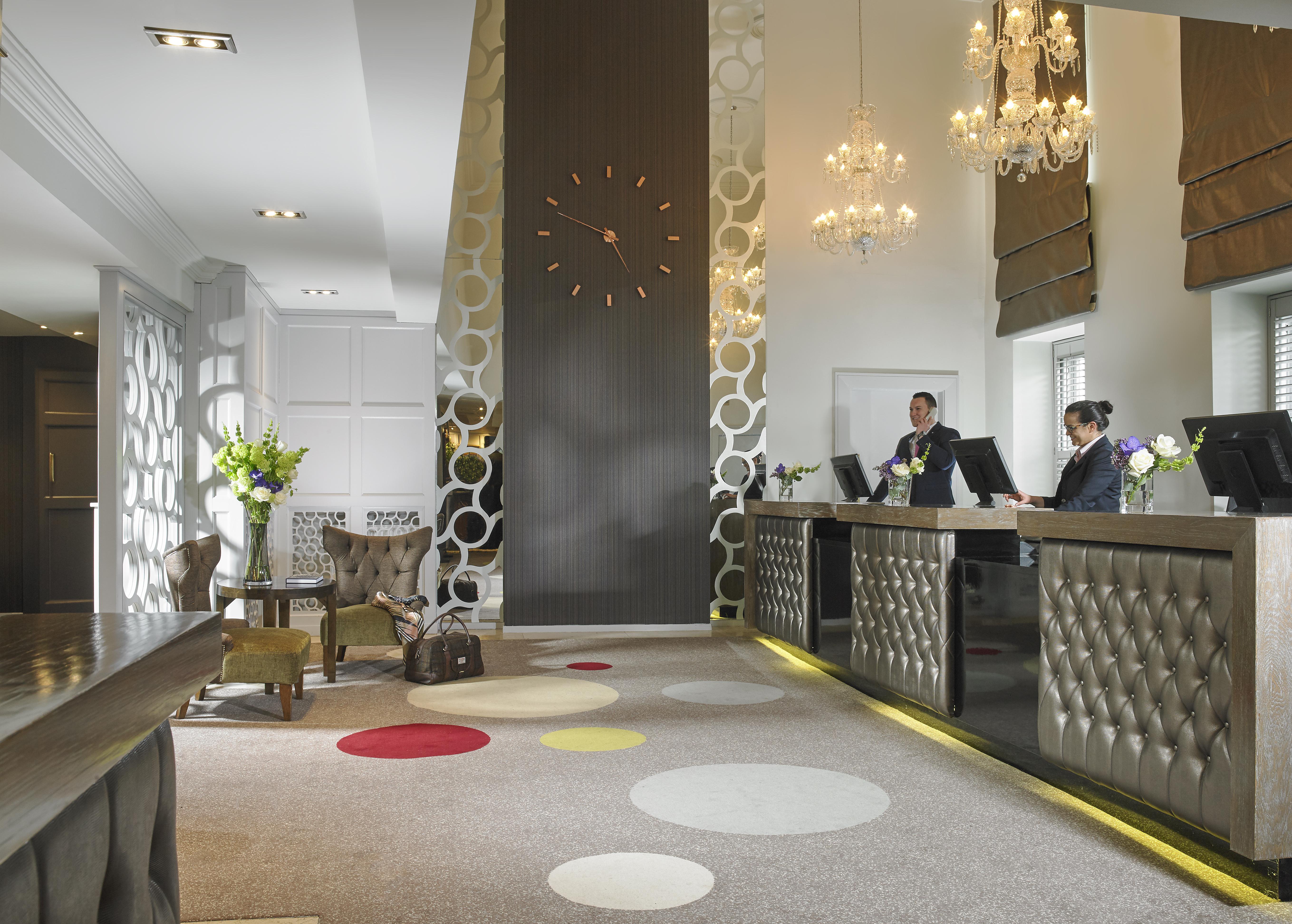 Castlecourt Hotel, Spa & Leisure Уестпорт Екстериор снимка