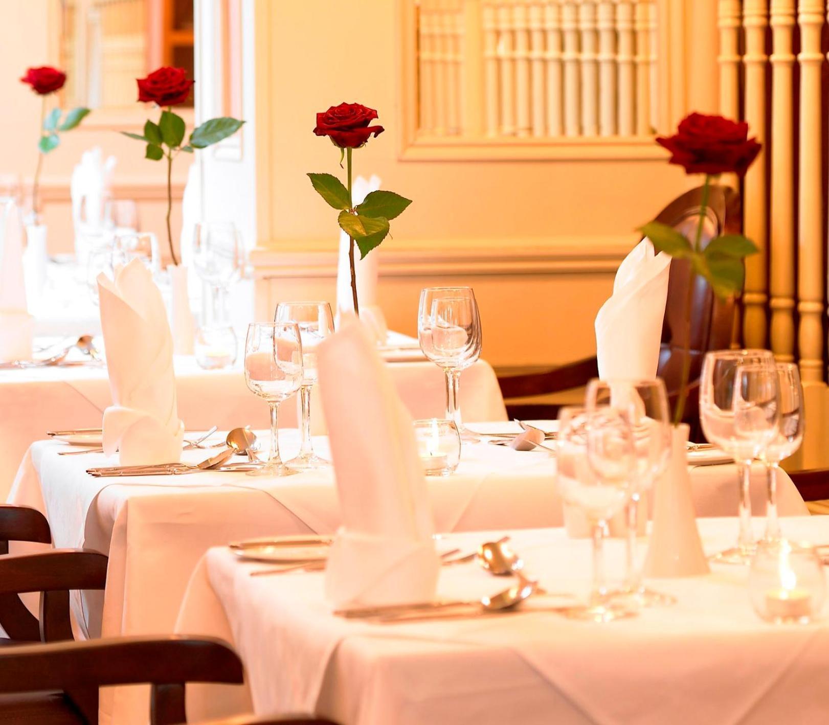 Castlecourt Hotel, Spa & Leisure Уестпорт Екстериор снимка
