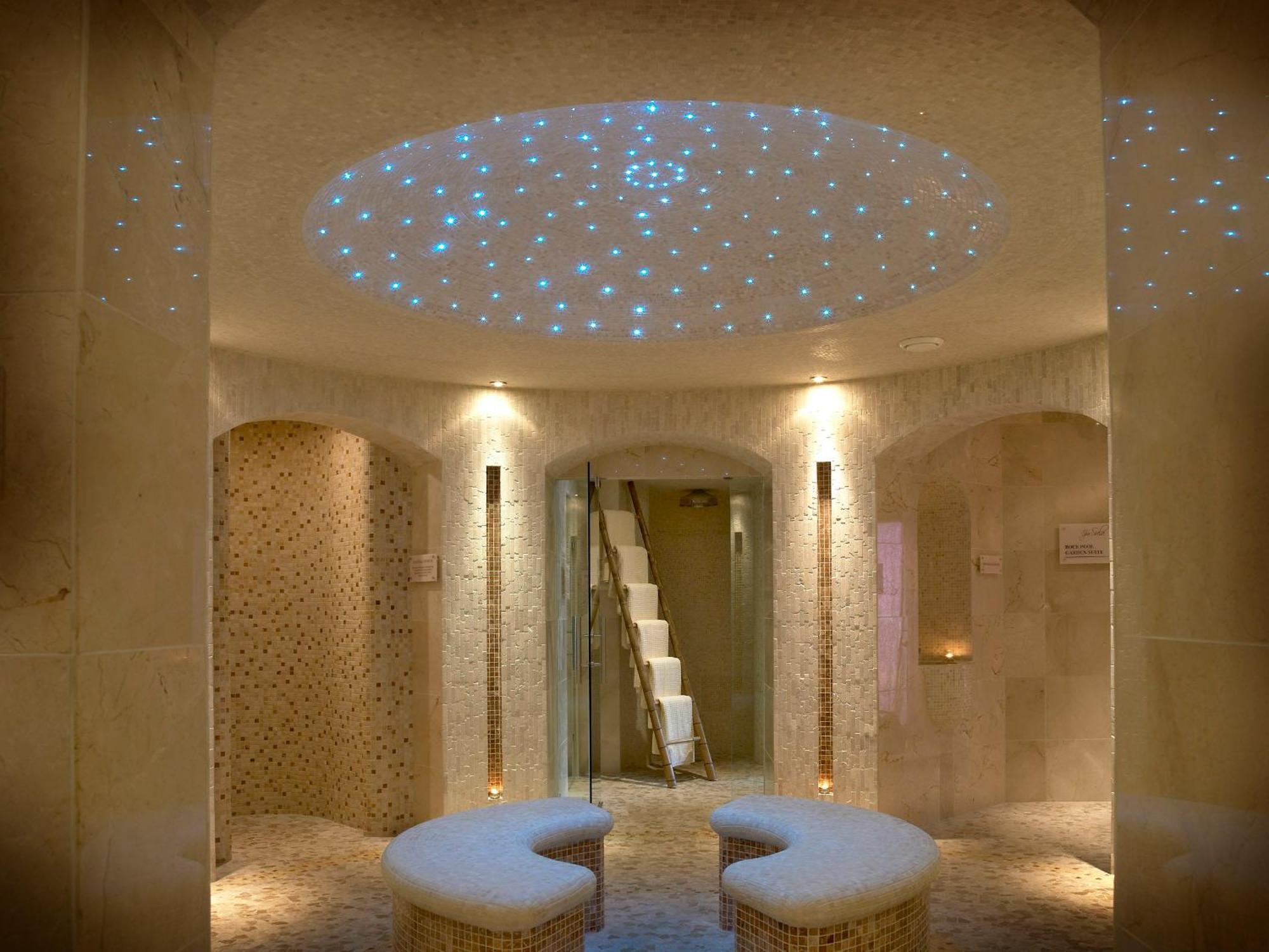 Castlecourt Hotel, Spa & Leisure Уестпорт Екстериор снимка