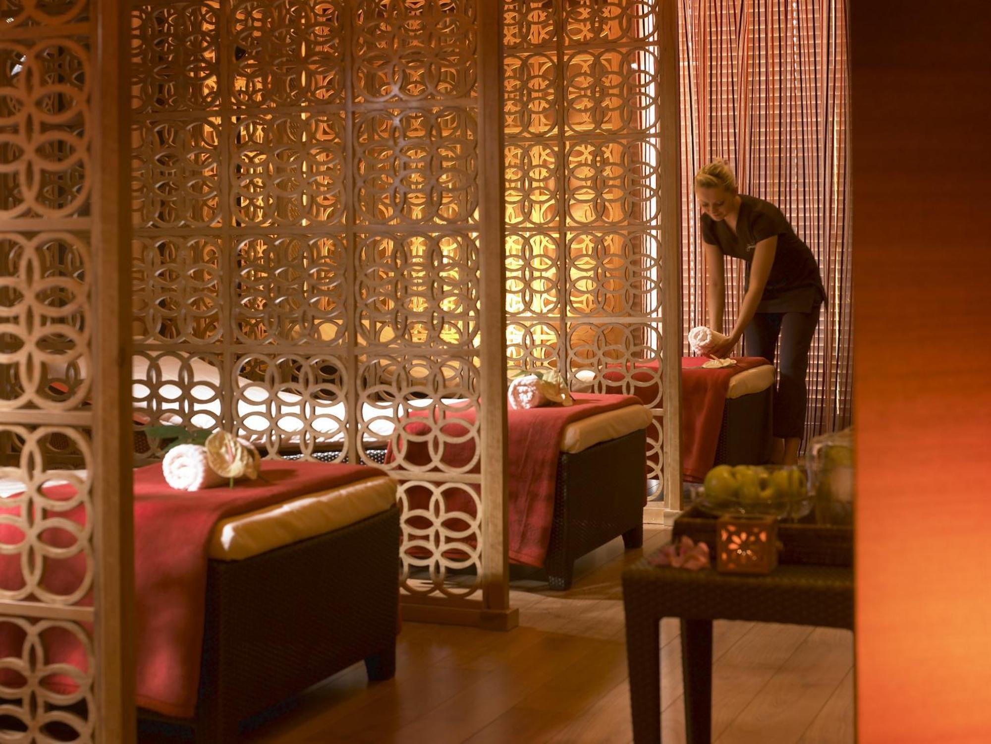 Castlecourt Hotel, Spa & Leisure Уестпорт Екстериор снимка