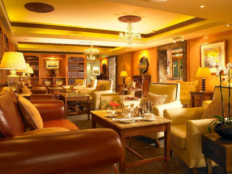 Castlecourt Hotel, Spa & Leisure Уестпорт Екстериор снимка